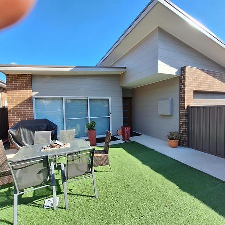 Serene Holiday Home-4 Bedroom Ensuite Home Canberra Exterior foto